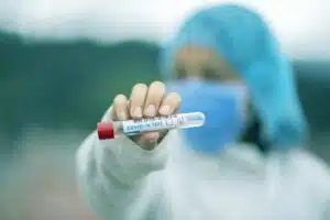 Rząd zaostrza limity - wszyscy podróżni muszą mieć test, który ma mniej niż 24 godziny