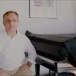 Carlos. Pomiędzy szkołą życia a sztuką inspirowania