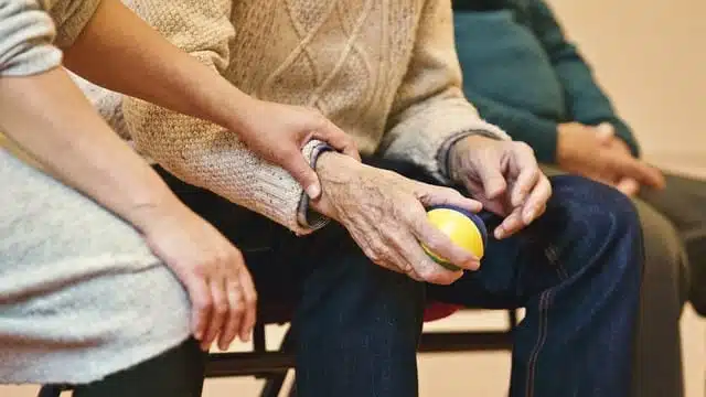Osoby powyżej 80 lat nie będą musiały posiadać świadectwa zdrowia, aby prowadzić samochód.