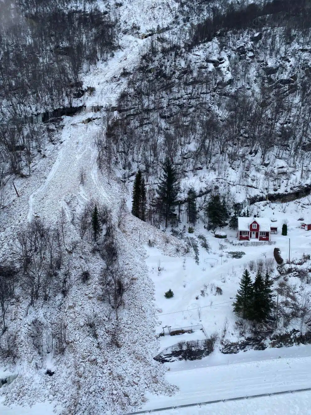 Wysokie ryzyko lawin od Trollheimen do West Finnmark we wtorek i środę