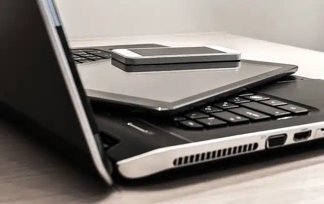 Nowe przepisy, dzięki którym telefony i tablety będą trwalsze, bardziej energooszczędne i łatwiejsze w naprawie