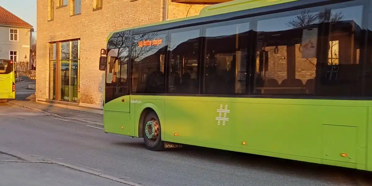 Zakaz poruszania się samochodów elektrycznych na pasach transportu publicznego w Oslo i Akershus
