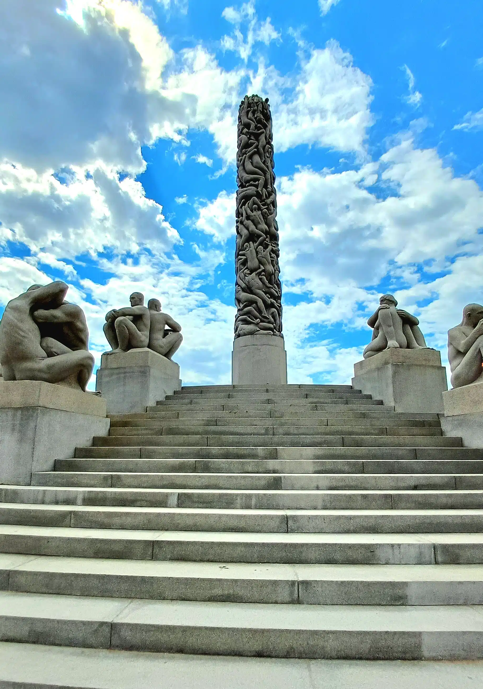 Zwiedzamy Norwegię: Park Vigelanda w Oslo to obowiązkowy punkt na mapie turystycznej