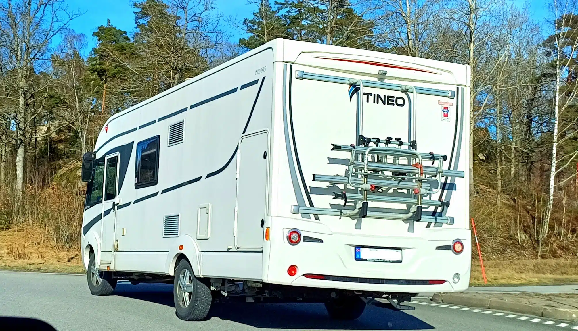 Waga i zabezpieczenie ładunku samochodu - bezpieczeństwo w podróży