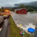 Powódź i zamknięte drogi: Omijaj drogę E134 w Telemark