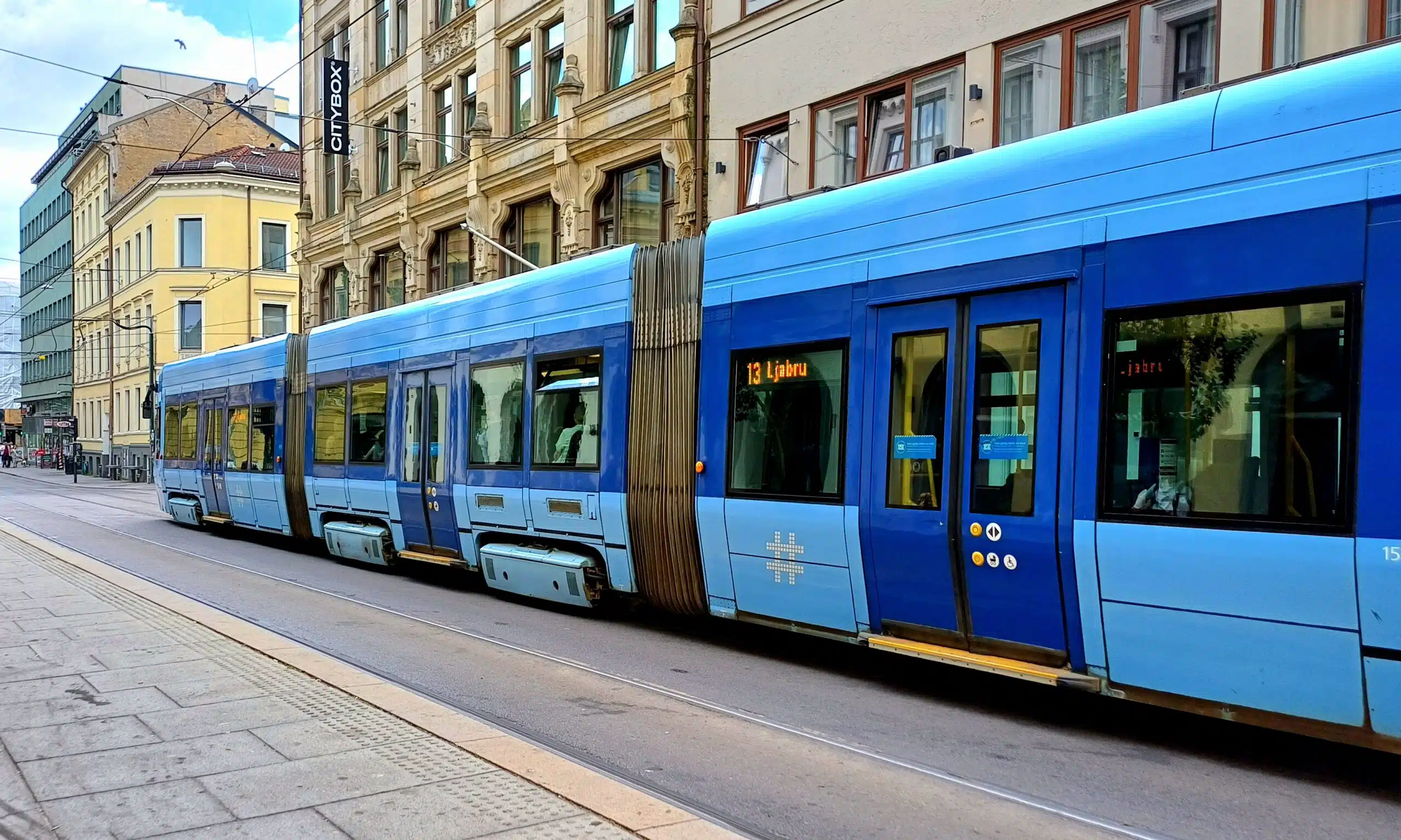 Tramwaj wpadł do sklepu w Oslo: Policja rozpoczyna śledztwo w sprawie wypadku