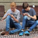 Alarmujące wyniki raportu: Konieczne ograniczenie używania urządzeń ekranowych przez dzieci