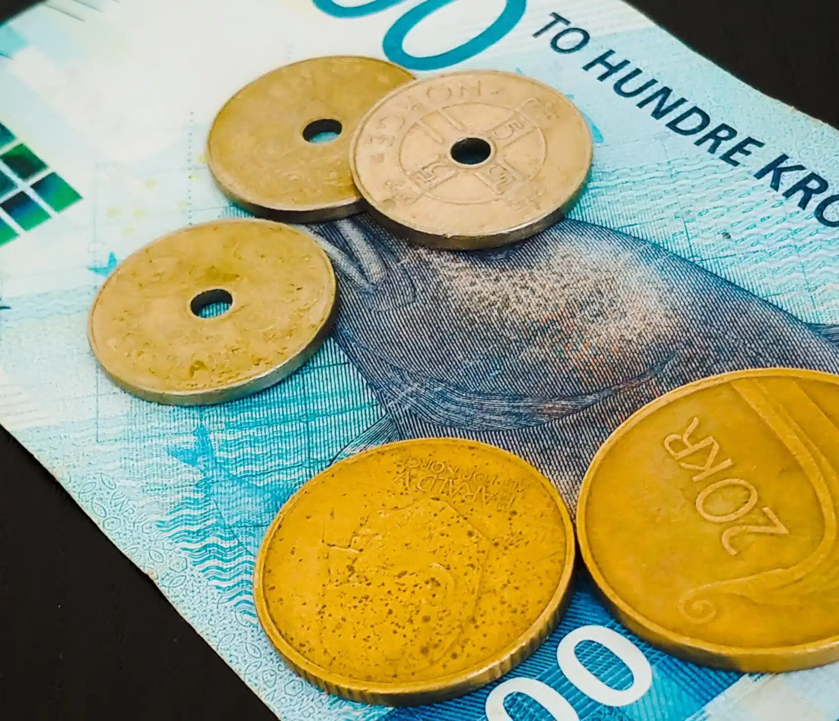 Norweska korona na dnie – wyzwanie dla podróżujących w święta