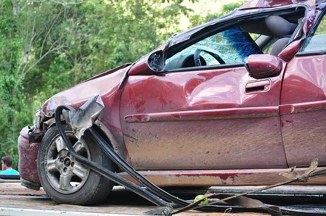 Co piąty śmiertelny wypadek na drodze to efekt jazdy pod wpływem: Zmiana pokoleniowa w statystykach wypadków - więcej ofiar wśród starszych kierowców