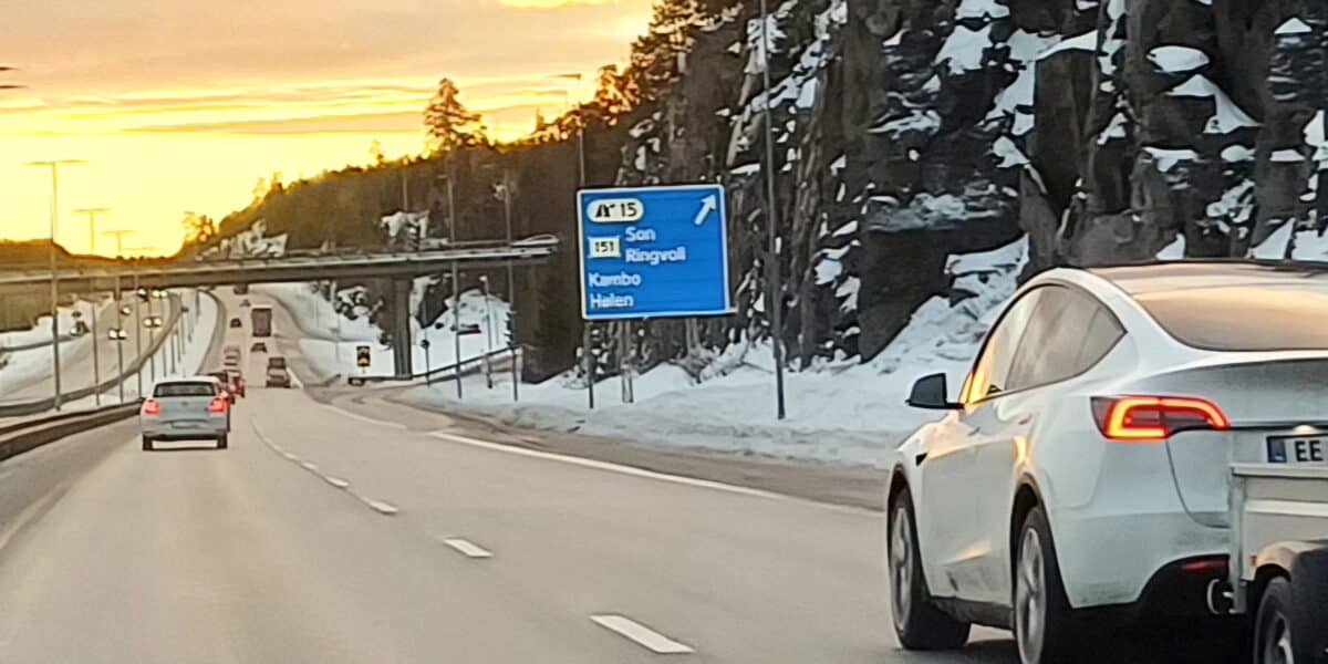 Tesla w odwrocie? Konkurenci przejmują pałeczkę w Norwegii - Nowe samochody sprzedają się jak ciepłe bułeczki
