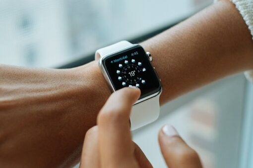 Kupujesz smartwatch lub smart home? Od sierpnia Nowe przepisy i wymagania UE dla elektroniki