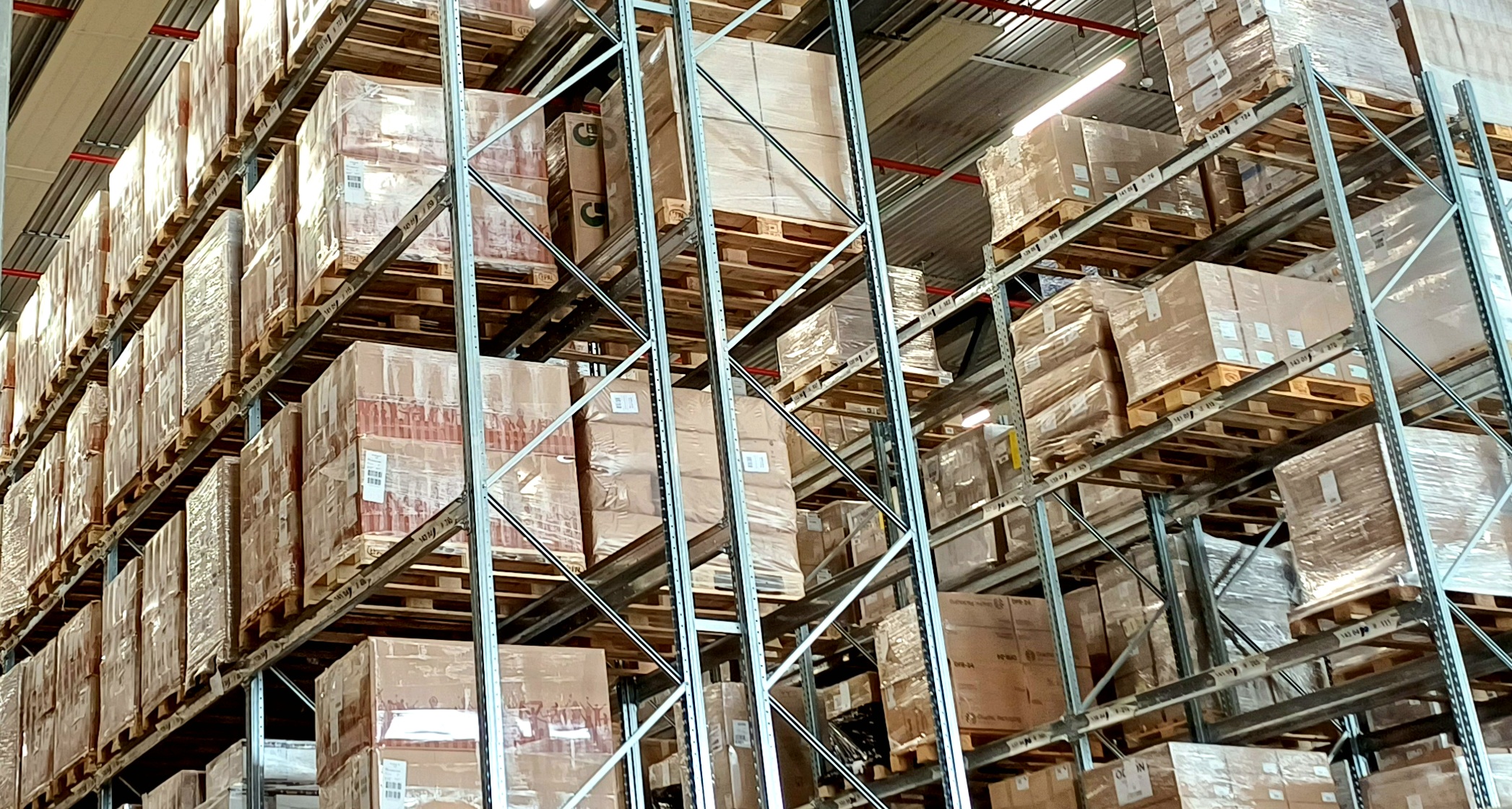 25 tys. palet gotowych na kryzys: Norwegia zabezpiecza się na kolejną pandemię?