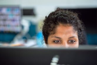 51,5 miliona koron na szybszą integrację imigrantów z rynkiem pracy: Rząd wspiera gminy – szansa dla imigrantów i społeczeństwa
