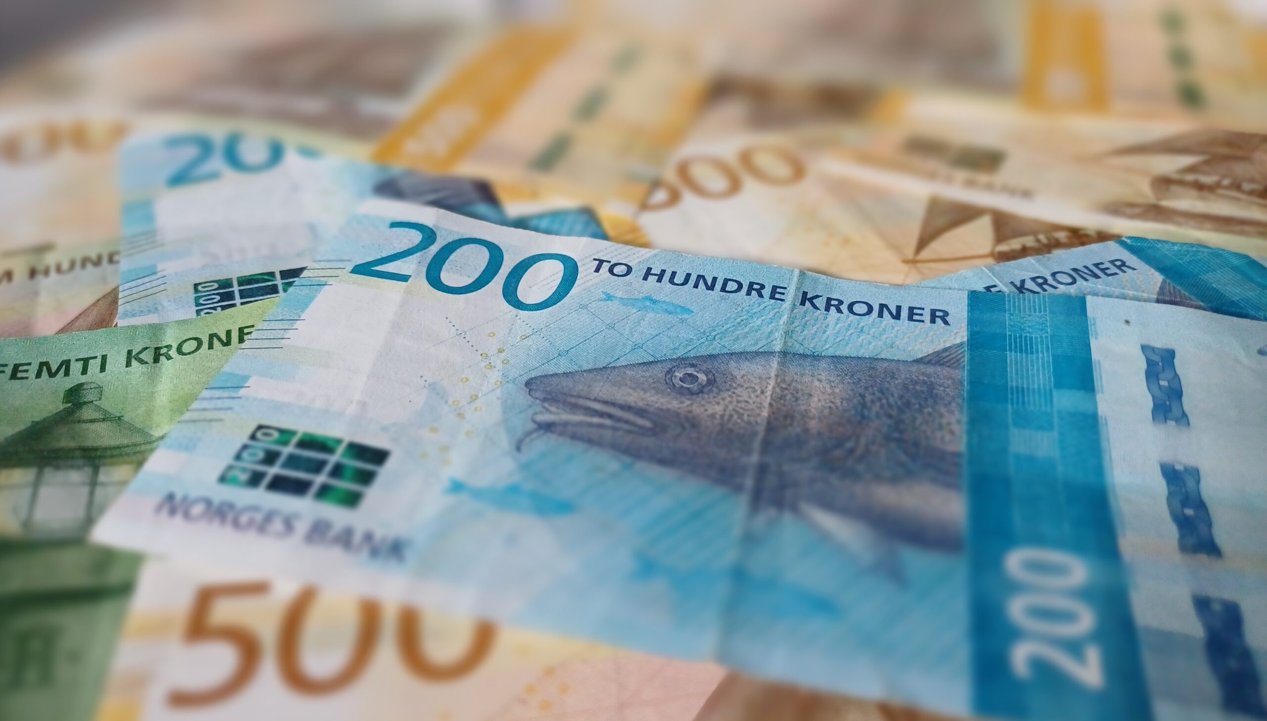 Norges Bank sprzedaje waluty i kupuje korony - Państwo zyska 27 miliardów NOK
