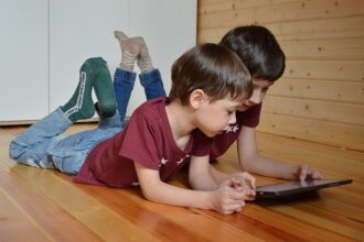 Koniec pobłażania reklamodawcom: Kary za manipulację dziećmi - nawet 25 mln koron