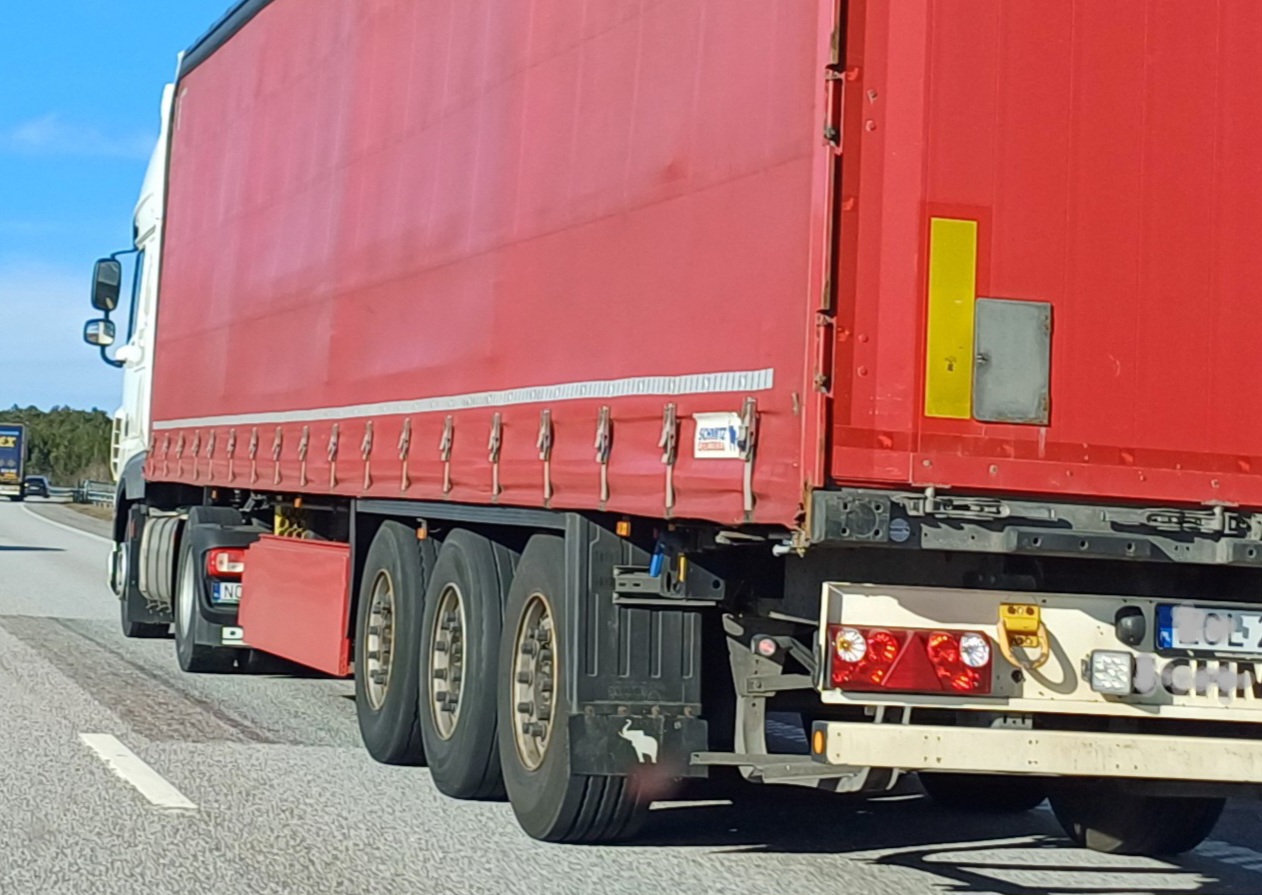 Przeładowane auta i źle zabezpieczony bagaż - Kontrole drogowe eliminują niebezpieczne pojazdy z ruchu