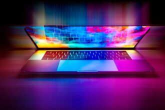 Nowa broń przeciw oszustom - policja stawia na technologię i zgłoszenia online