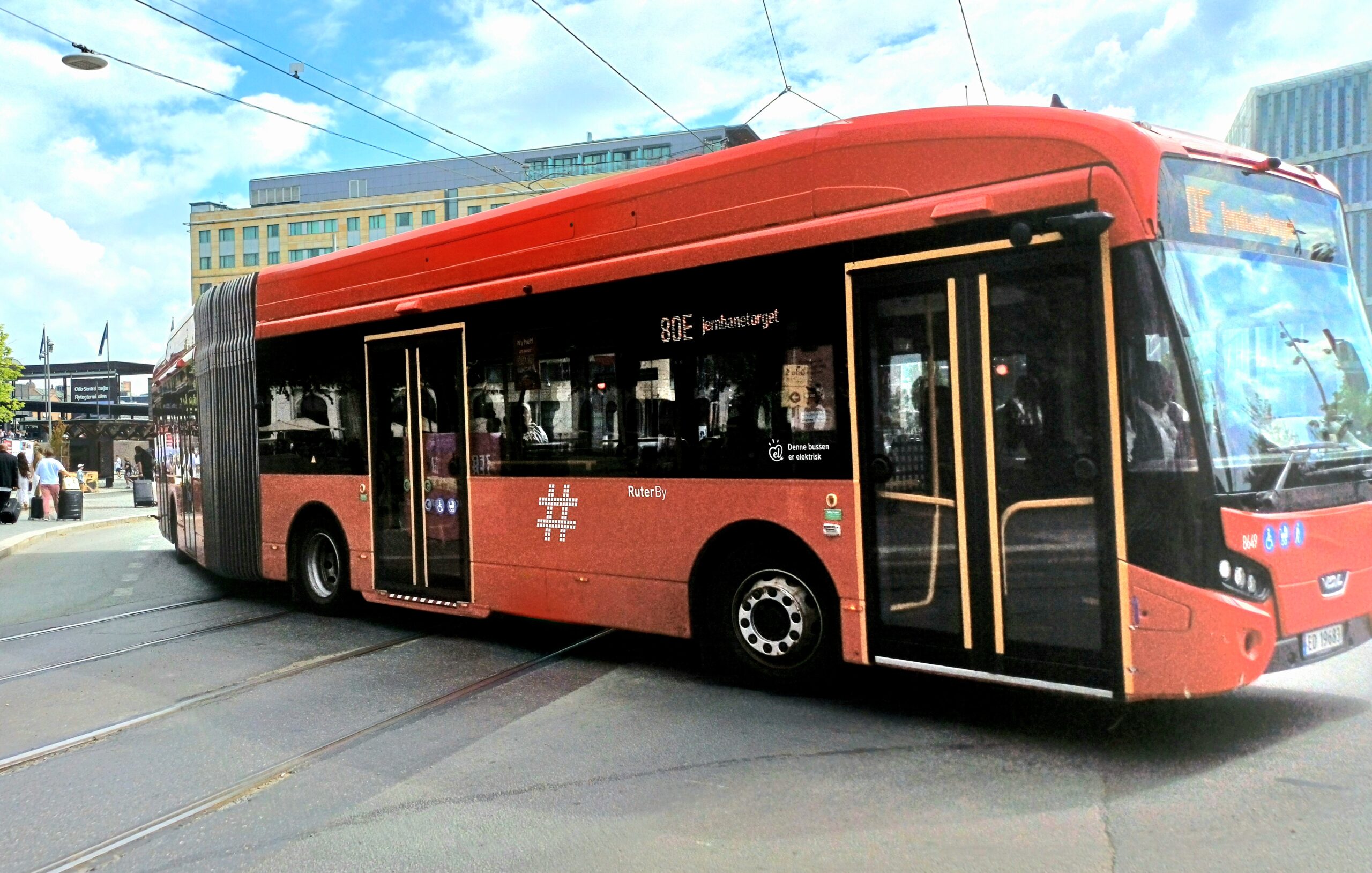 Oslo: Tańsze bilety i bezpieczniejsze ulice - 4 miliardy na transport