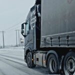 Zima za rogiem: Nie ryzykuj mandatu ani życia - sprawdź opony i łańcuchy!