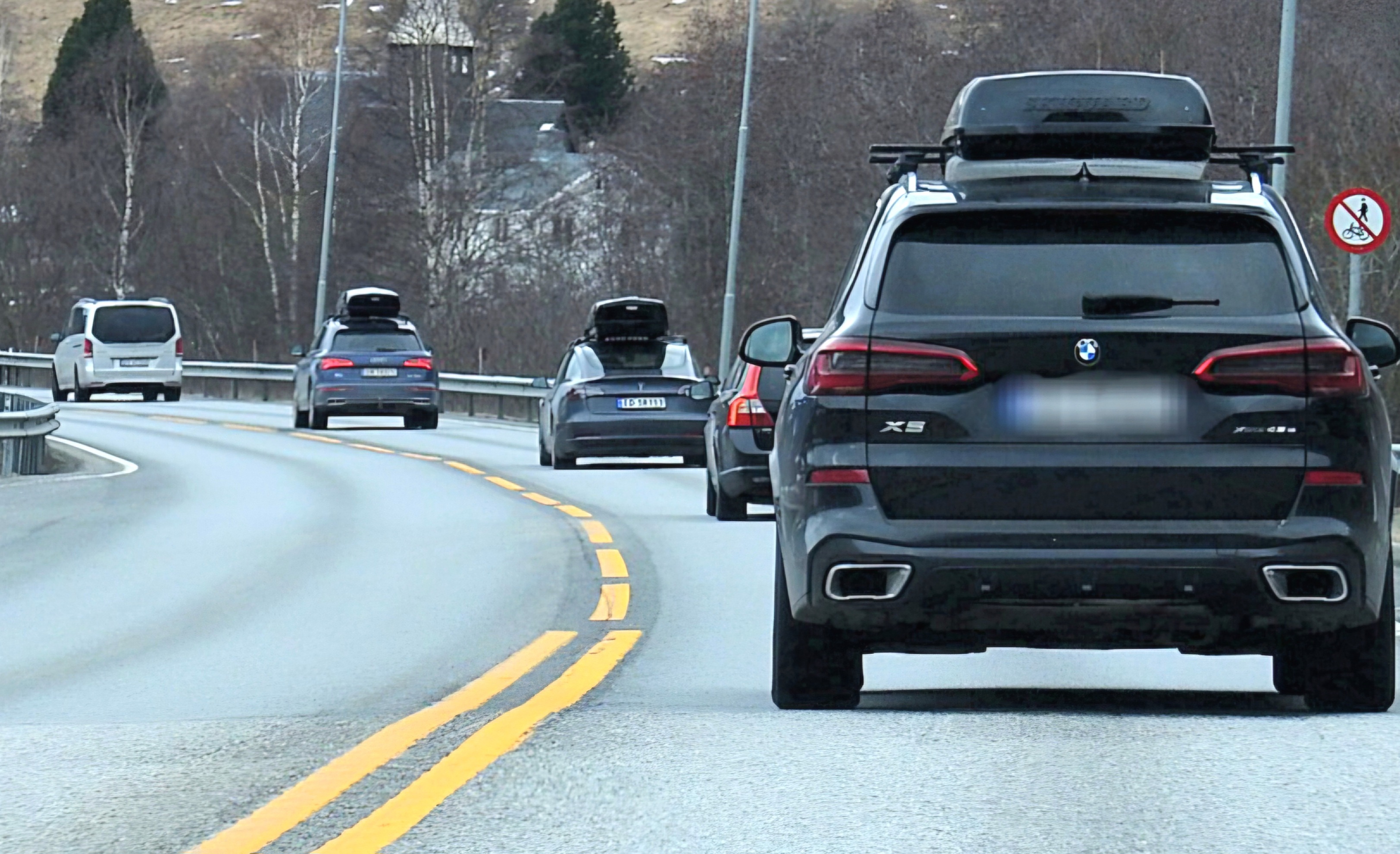 Chcą ograniczyć prędkość: Za gwałtownie znaczy śmiertelnie – nowy plan walki z prędkością w Norwegii