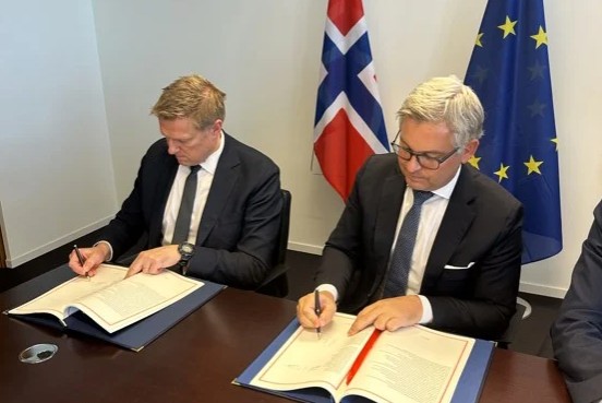 Norwegia podpisuje kluczową umowę z UE - uzyska dostęp do danych pasażerów