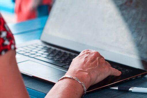 Osiem milionów koron na szkolenia dla mieszkańców: Gminy stawiają na cyfrowe umiejętności