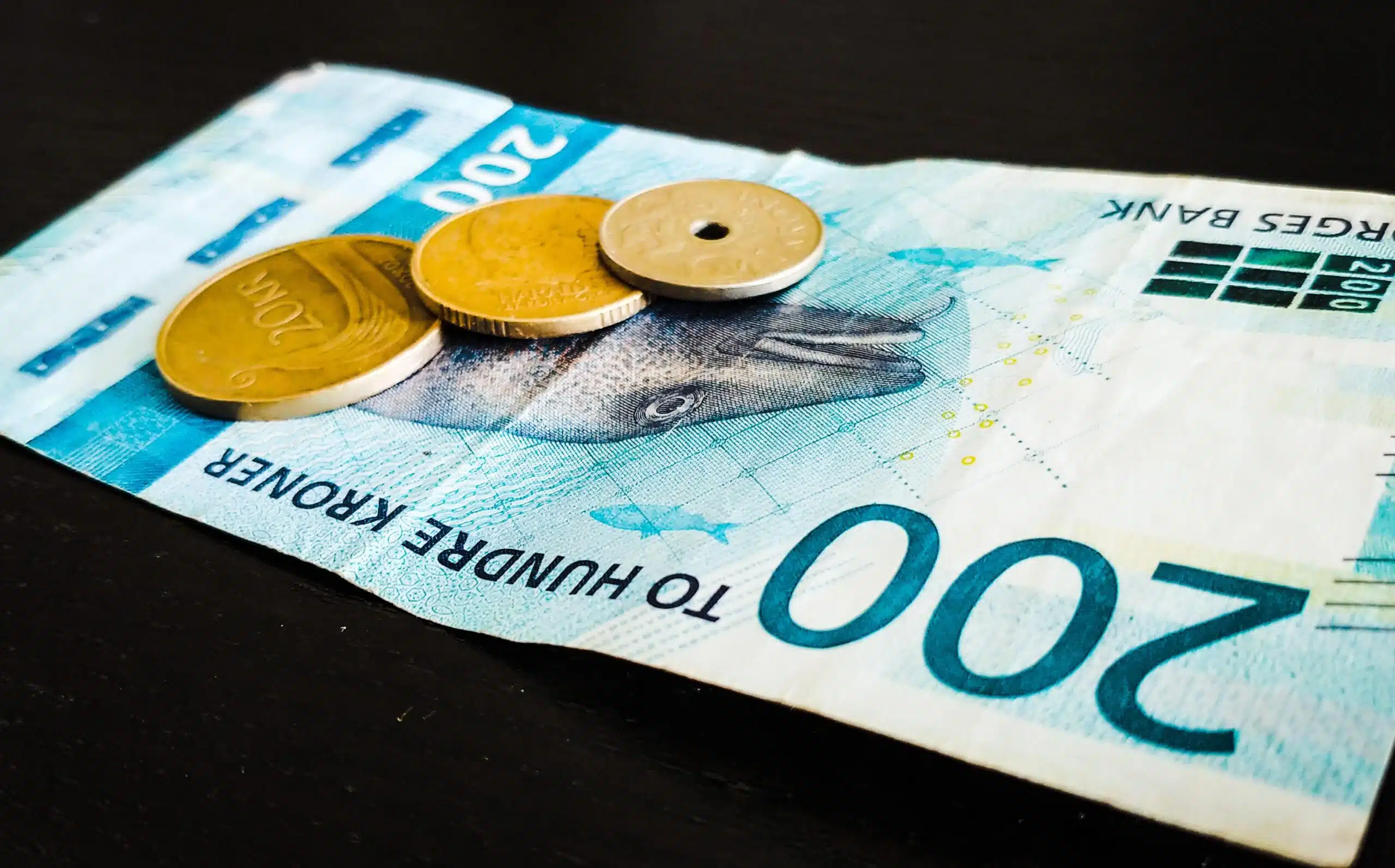 Wzrost płac nie nadąża za rachunkami: Samotni rodzice w finansowych tarapatach - rosną koszty, rośnie frustracja