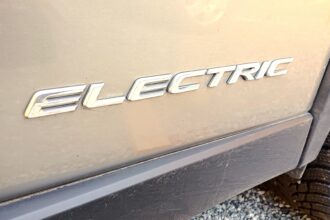 Kto jeszcze kupuje auta z silnikiem spalinowym? Czy elektryczna rewolucja zatrzymała się na dostawczakach? - dane z norweskiego rynku