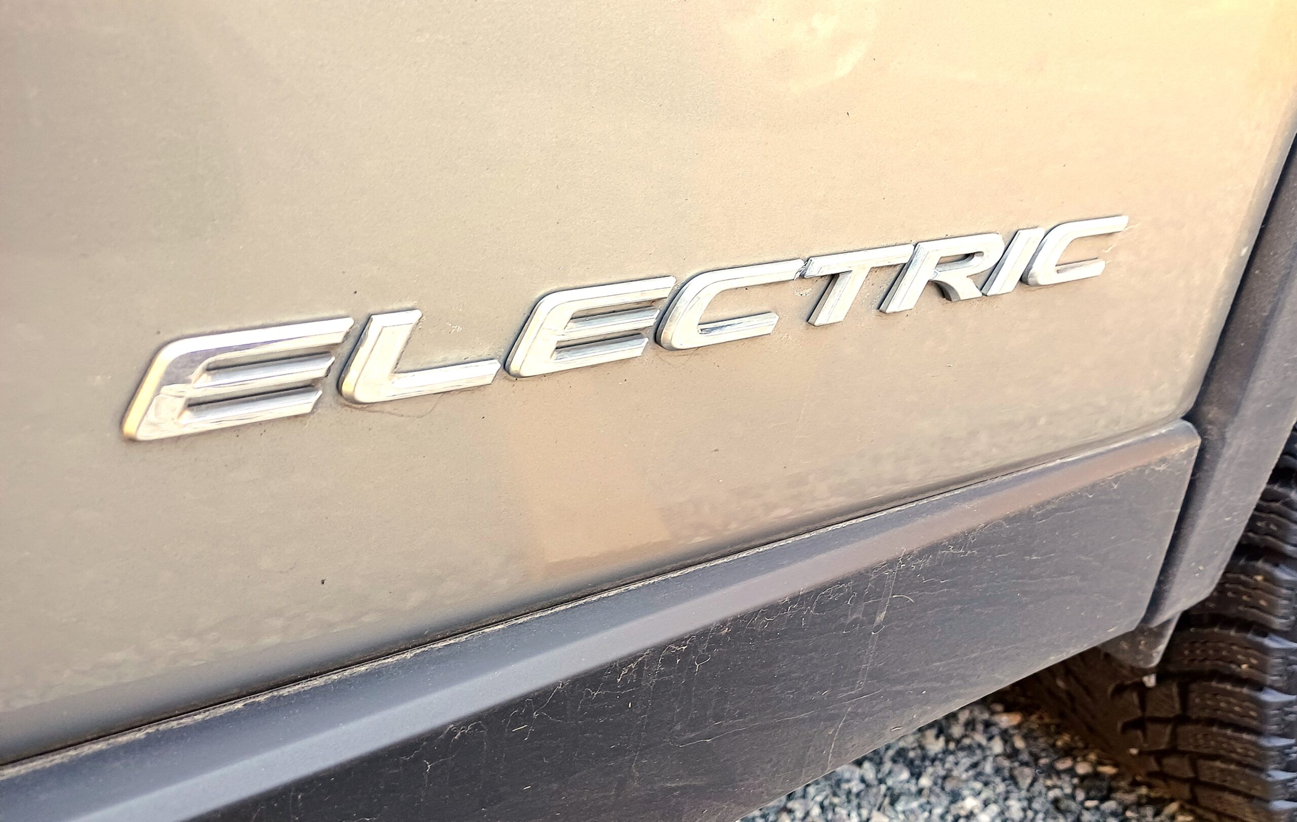 Kto jeszcze kupuje auta z silnikiem spalinowym? Czy elektryczna rewolucja zatrzymała się na dostawczakach? - dane z norweskiego rynku