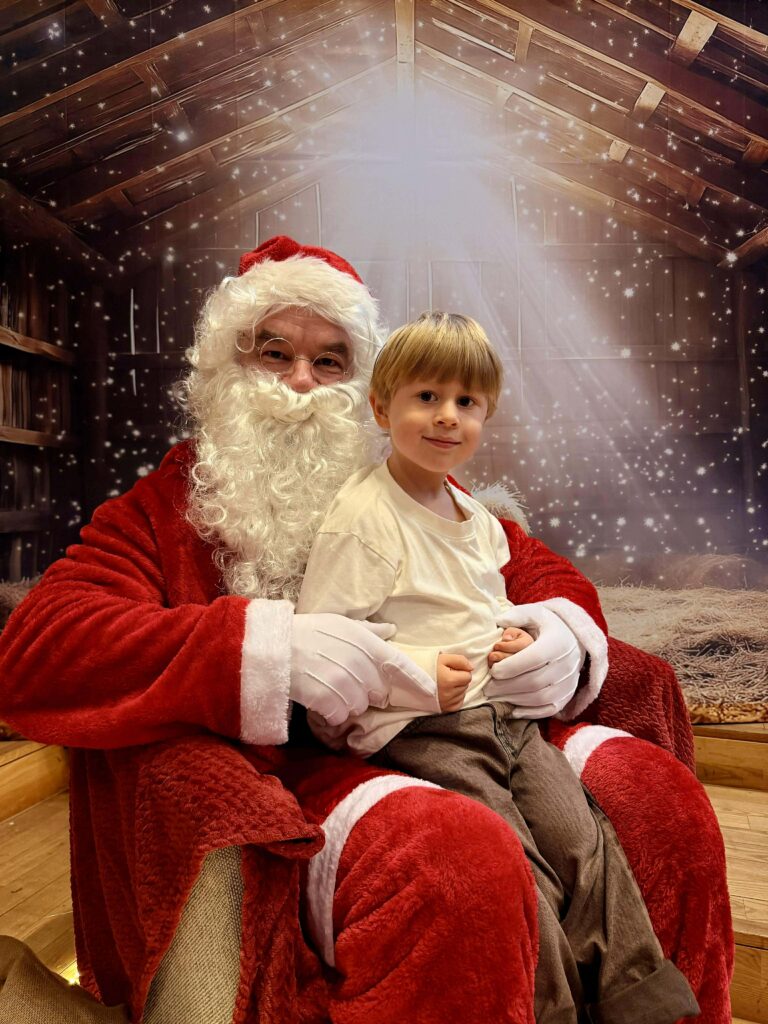 Święty Mikołaj, jasełka i magia świąt w Polskiej Szkole Sobotniej w Fredrikstad