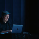 Paweł Pruski z CHVOSTA: od ludowych śpiewów po norweskie fiordy.