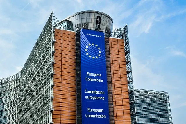 UE uderza w X: 1,4 mld koron kary za łamanie zasad DSA - Komisja Europejska karze platformę Muska