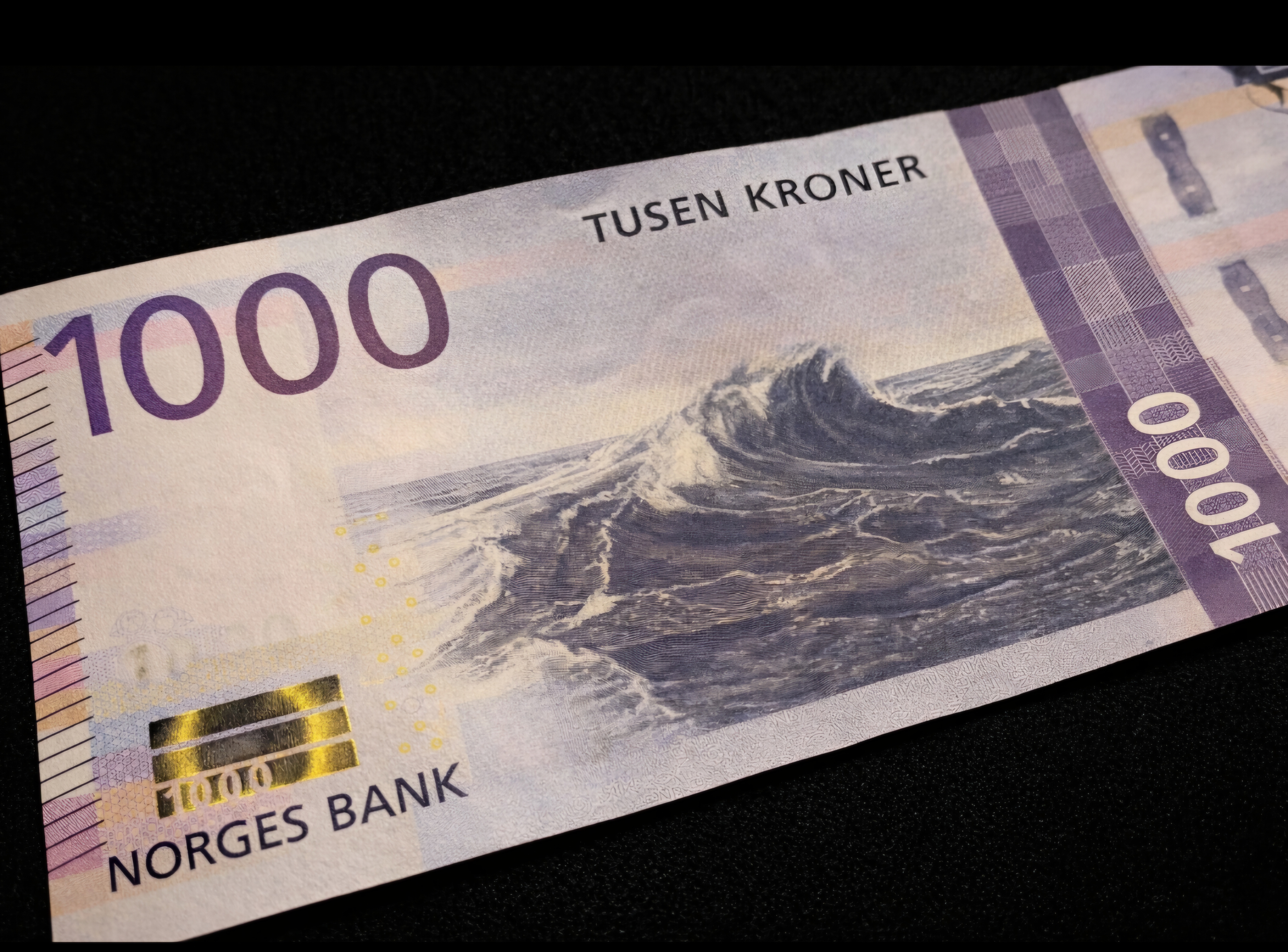 Gotówka pod lupą: rząd chce limitu 10 000 koron i wycofania banknotu 1000 NOK 