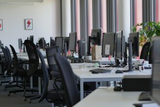 Norwegia: Rekordowa liczba osób na AAP, ale coraz więcej wraca do pracy