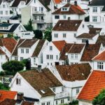 Norwegia kończy z uprzywilejowaniem luksusowych willi? Reforma podatku majątkowego 2026 - pół miliona osób zapłaci mniej