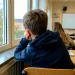 Coraz więcej uczniów nie lubi szkoły: Nowy raport - motywacja na dnie