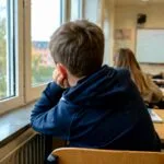 Coraz więcej uczniów nie lubi szkoły: Nowy raport - motywacja na dnie
