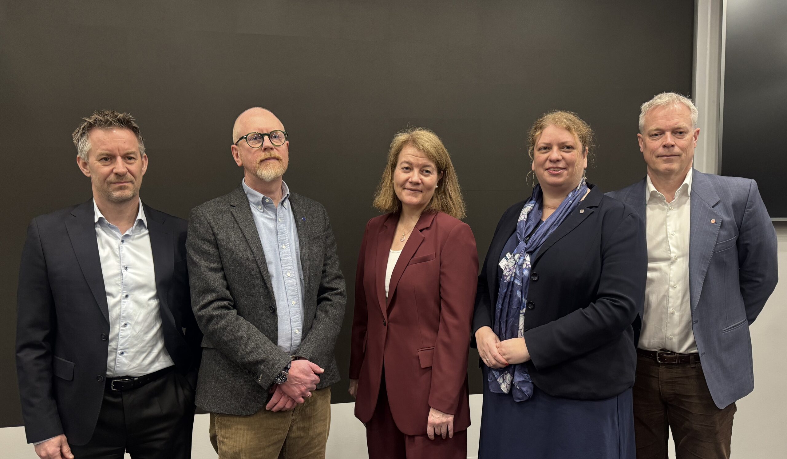 Państwo i związki przy stole negocjacyjnym. Czasu coraz mniej - gra o pensje w państwówce