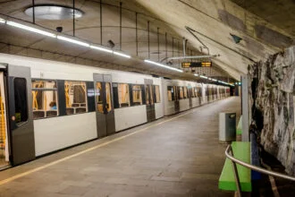 Więcej kursów i mniej tłoku: Oslo inwestuje miliardy - nowe wagony dla T-banen