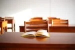 Niepokojący trend w Norwegii: Coraz więcej uczniów kończy naukę bez ocen - absencja odbiera uczniom szanse